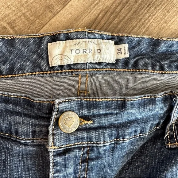 Torrid cuffed denim shorts size 24 - Picture 5 of 7